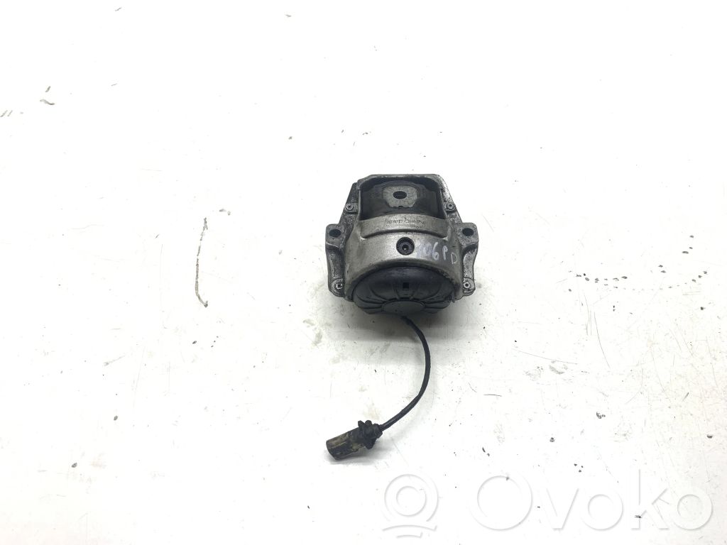 Audi A4 S4 B8 8K Moottorin kiinnikekorvake 