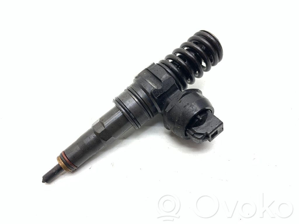 Volkswagen PASSAT B6 Inyector de combustible 