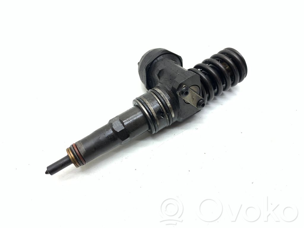 Volkswagen PASSAT B6 Inyector de combustible 