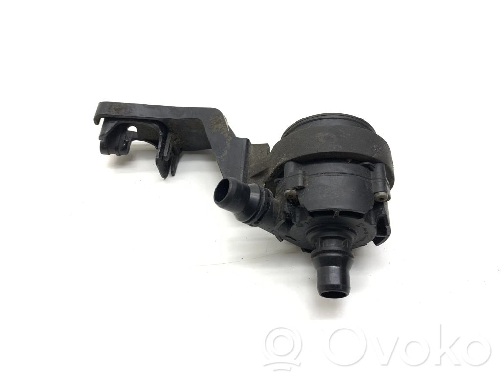BMW 7 G11 G12 Pompe à eau de liquide de refroidissement 