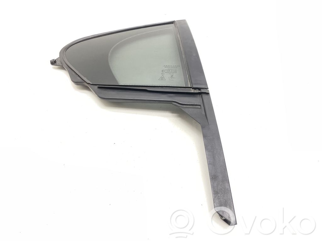 Jaguar XE Ventanilla de ventilación de la puerta trasera 