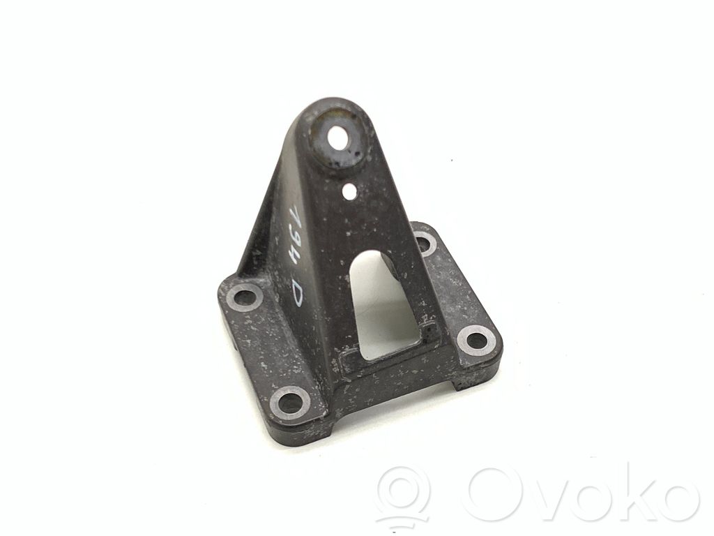 Jaguar XJ X350 Engine mounting bracket 