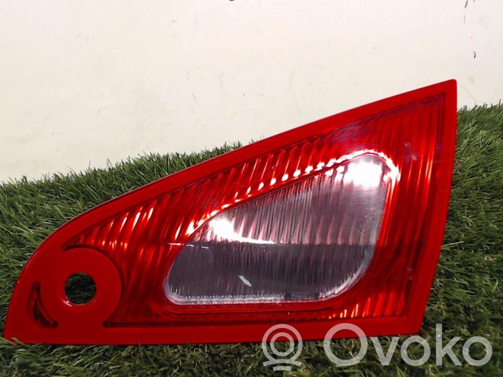 Mitsubishi Colt Lampă spate în capacul portbagajului 