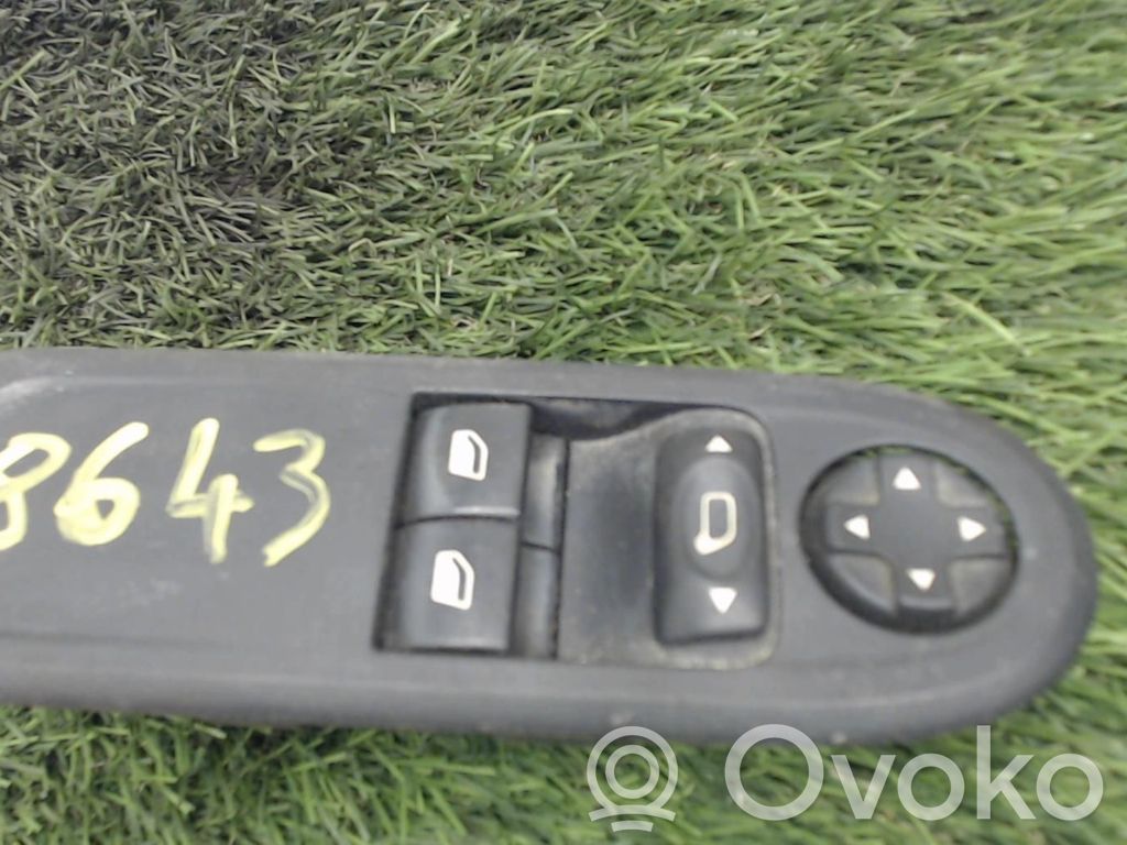 Peugeot 308 Electric window control switch 