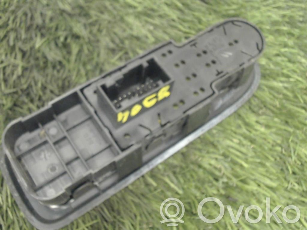 Peugeot 308 Electric window control switch 