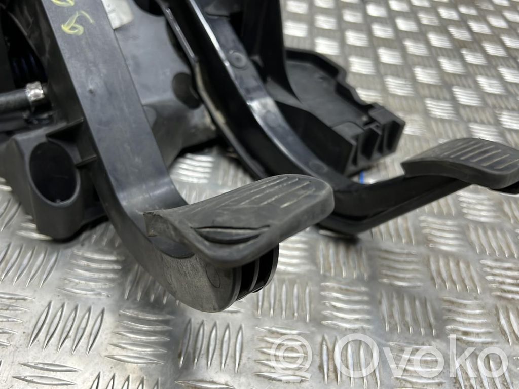 Assemblage pédale   1347365080