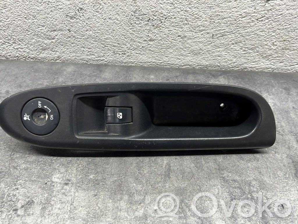 Renault Clio II Electric window control switch 