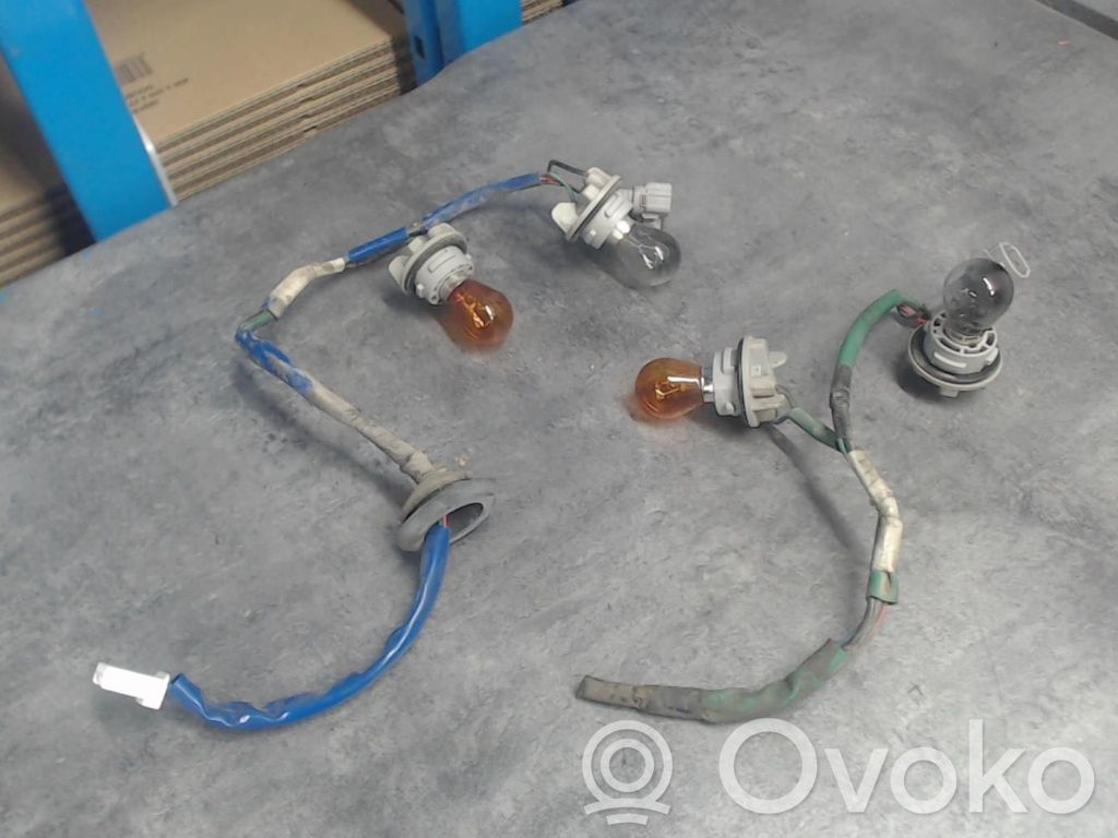 Toyota Auris E180 Takavalon polttimon suojan pidike 