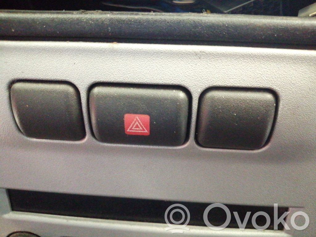 Opel Zafira A Przycisk świateł awaryjnych 