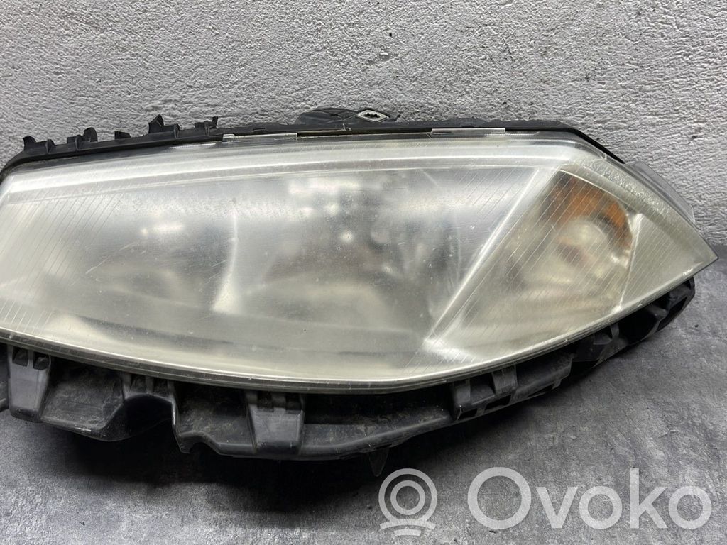 Renault Megane II Lampa przednia 