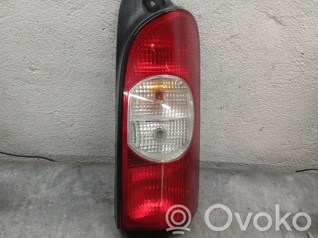 Opel Movano A Aizmugurējais lukturis virsbūvē 