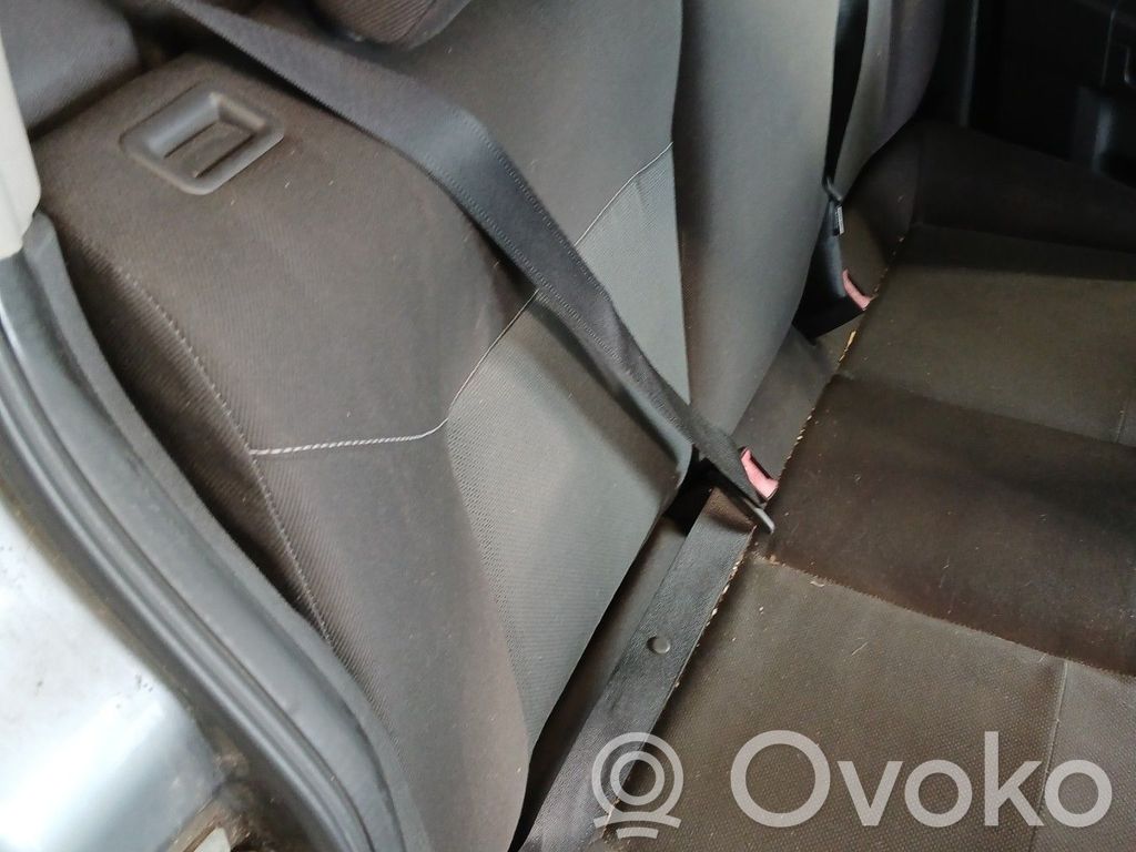 Opel Astra H Cinturón trasero 