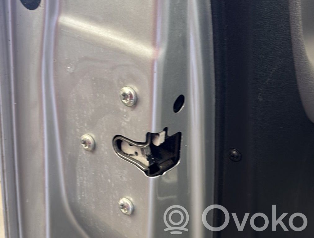 Opel Corsa E Priekšpusē slēdzene 