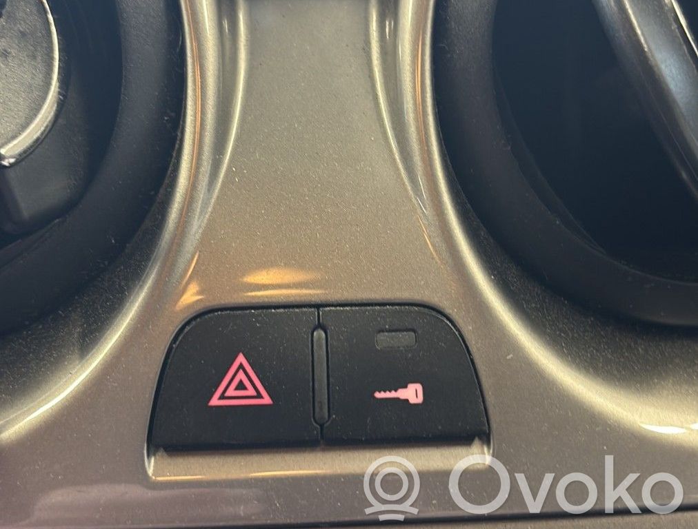 Alfa Romeo Mito Botón interruptor de luz de peligro 