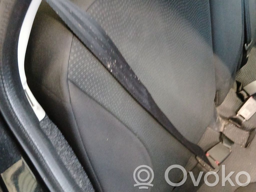 Nissan Micra Cinturón trasero 