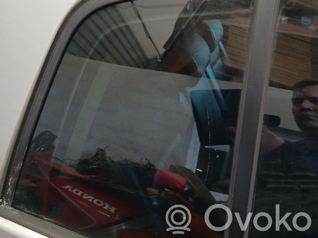 Volkswagen Golf Plus Ventanilla de ventilación de la puerta trasera 