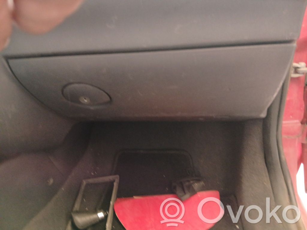 Opel Tigra B Daiktadėžės (bordačioko) komplektas 