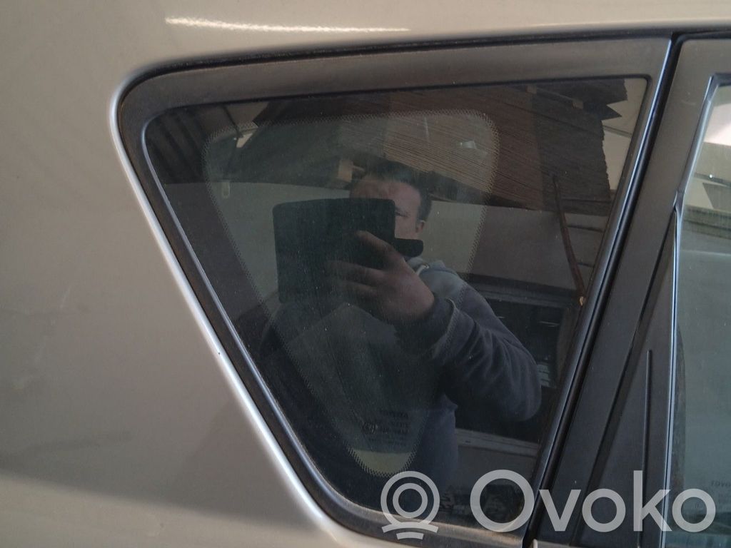 Toyota Corolla Verso E121 Rear side window 