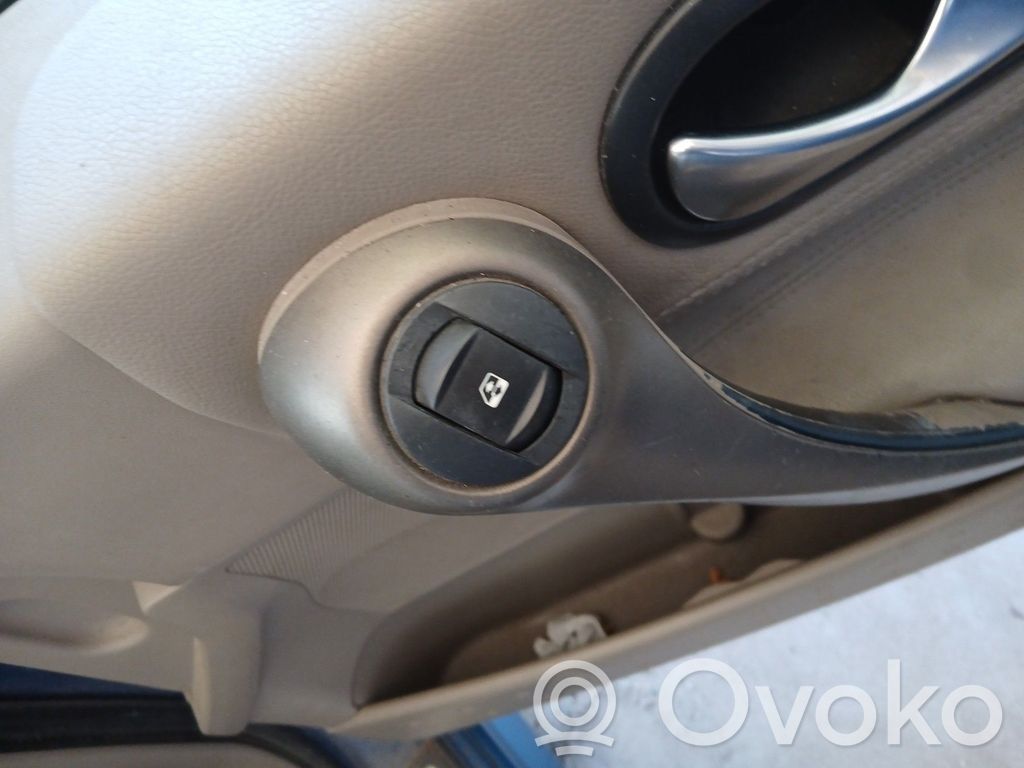 Renault Megane II Interruttore di controllo dell’alzacristalli elettrico 