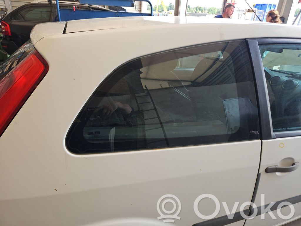 Ford Fiesta Vidrio lateral trasero 