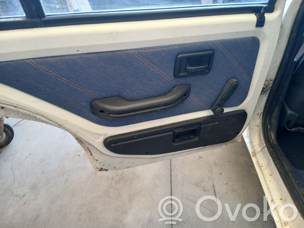 Peugeot 106 Ręczny podnośnik szyby drzwi tylnych 