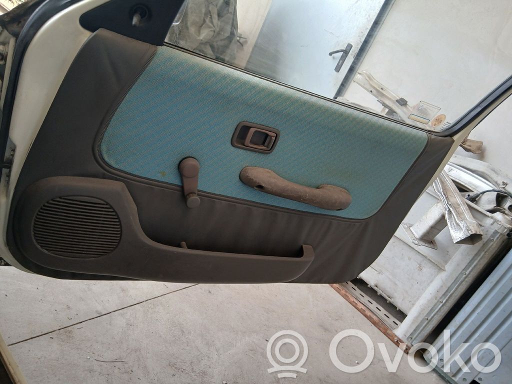 Nissan Micra Manualny podnośnik szyby drzwi przednich 