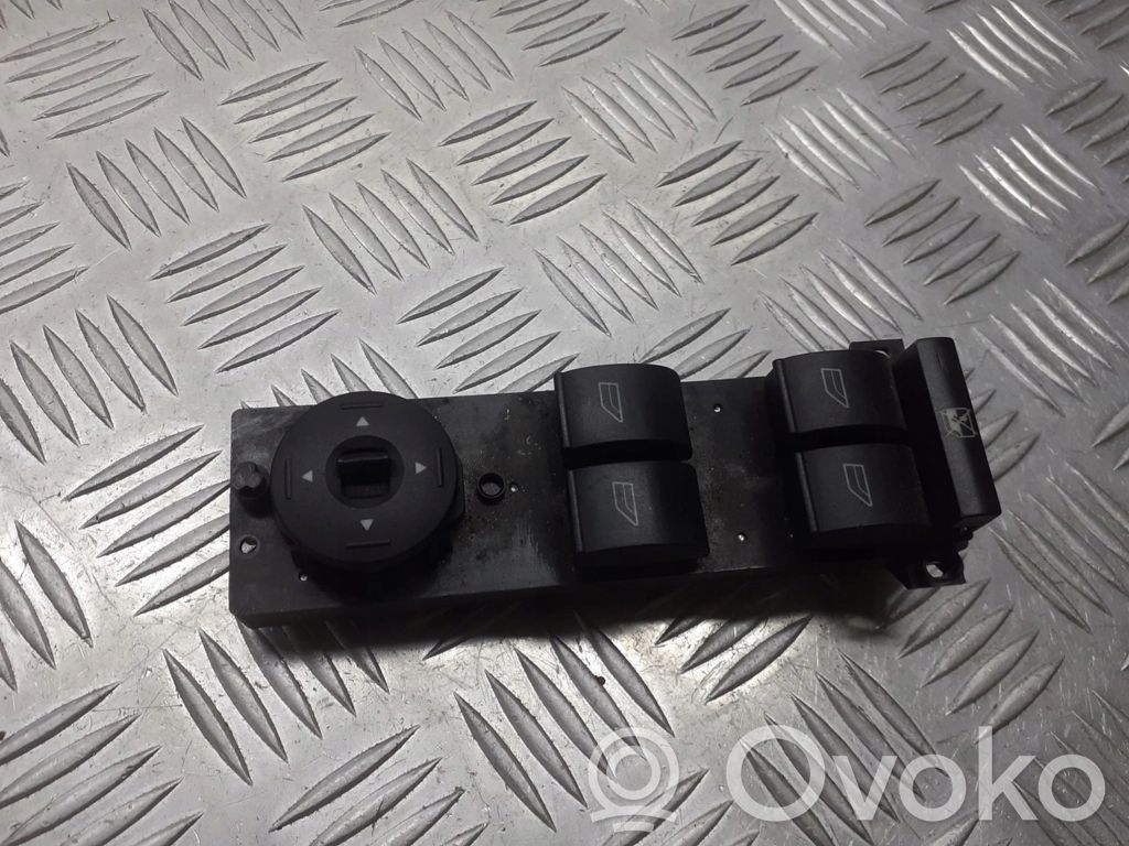 Ford Focus Front door window switch trim 