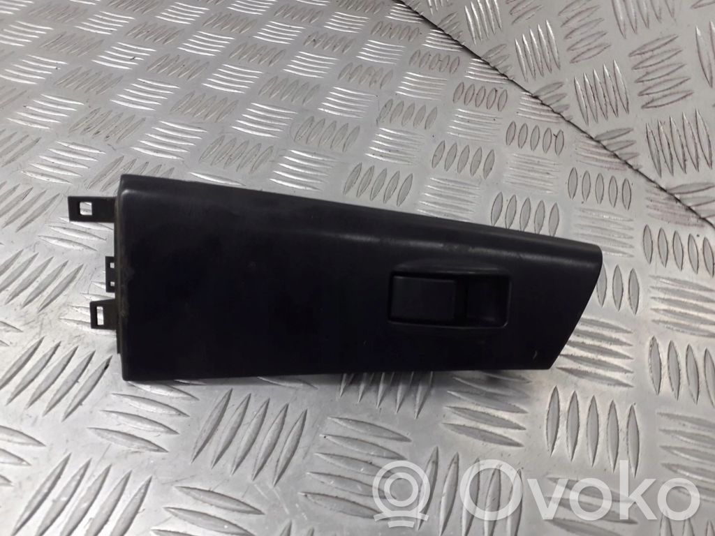 Interruptor de la ventanilla de ventilación   7423102300