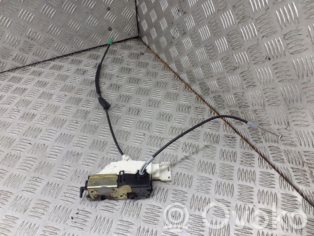 Citroen C4 I Priekšpusē slēdzene 