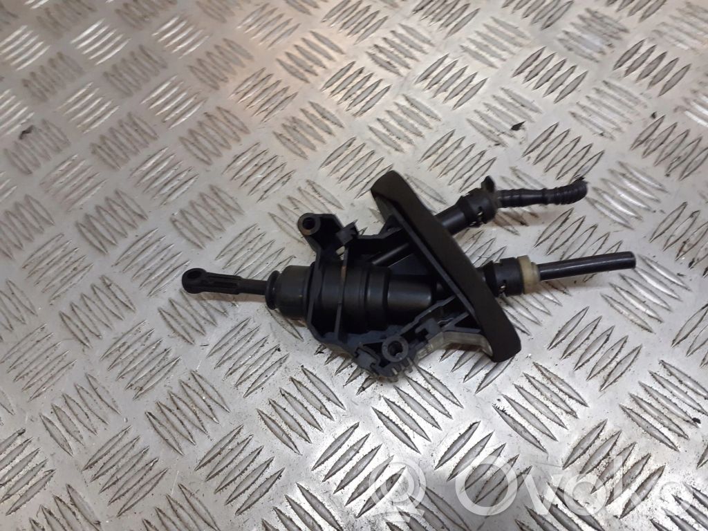 Ford Fiesta Kytkimen irrotuksen apusylinteri 