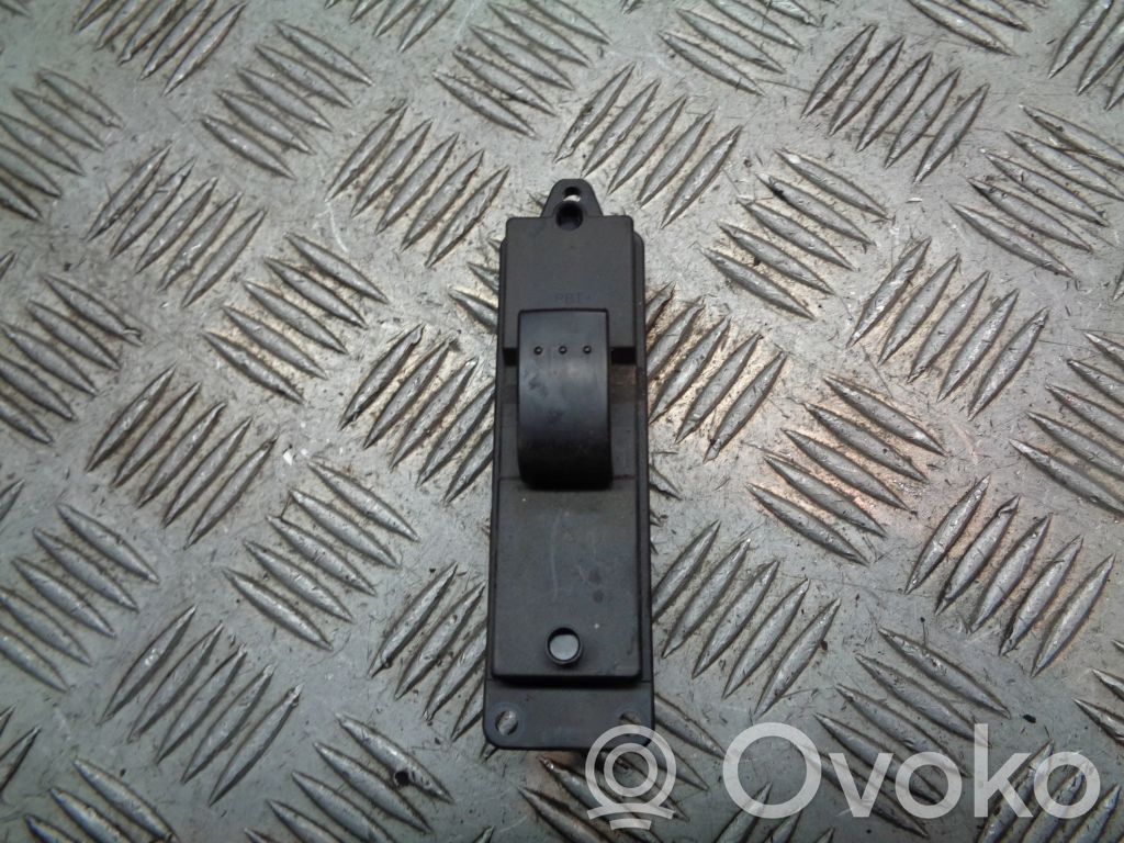 Interruptor de la ventanilla de ventilación   03123110BP4L