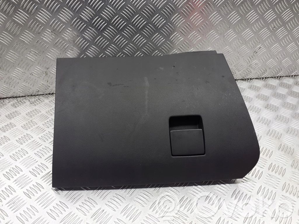 Opel Astra H Mantu nodalījums 
