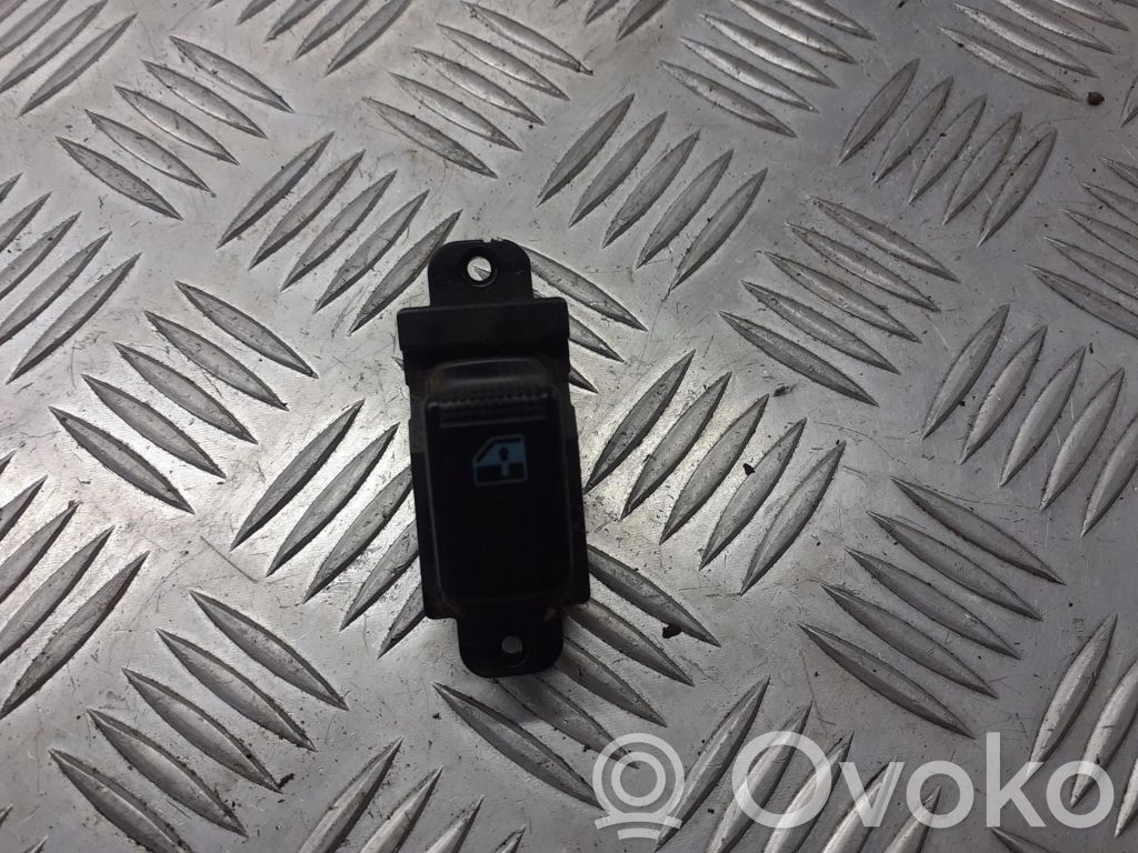 Interruptor de la ventanilla de ventilación   9357620000