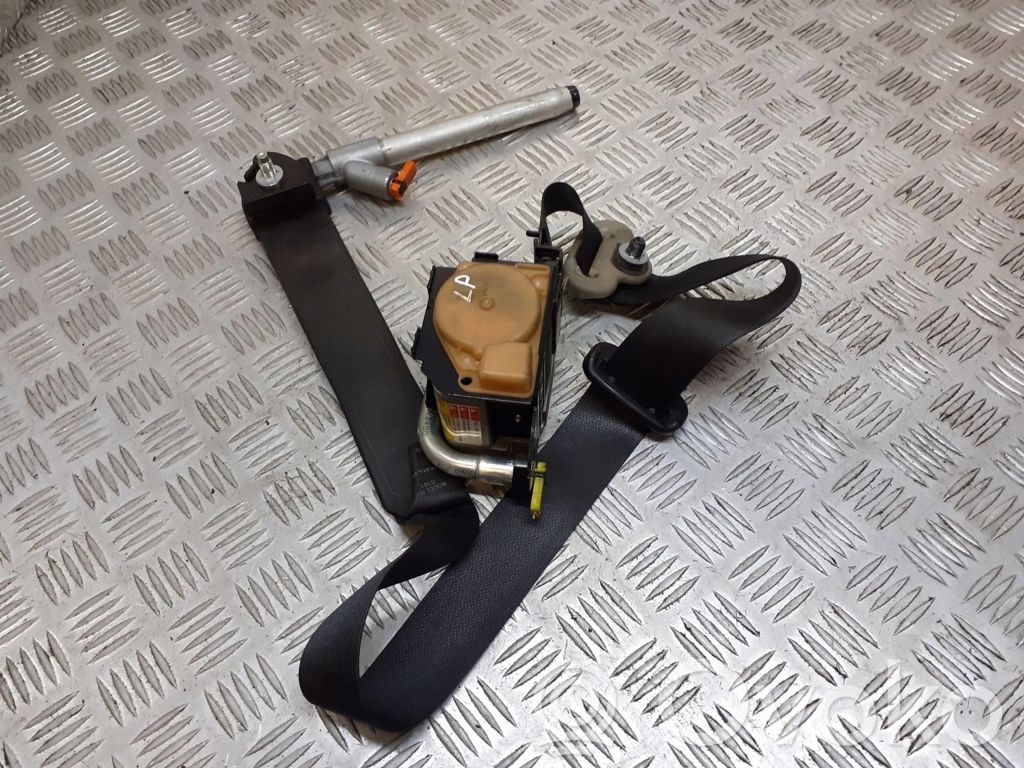 Nissan Note (E11) Front seatbelt 