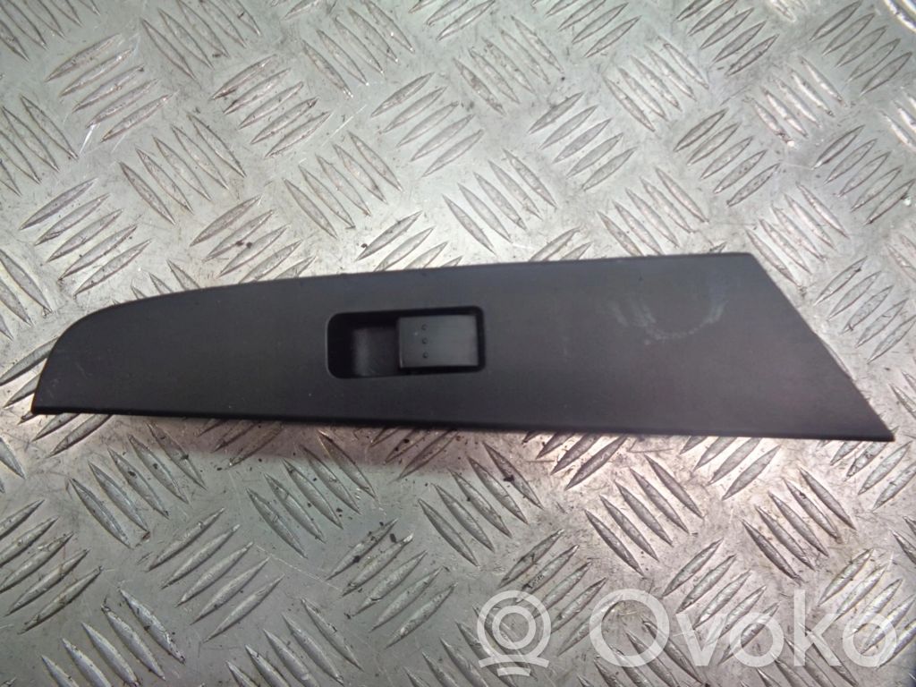 Mazda 3 I Interruptor de la ventanilla de ventilación 