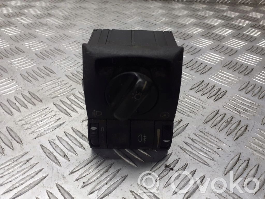 Light switch   53122832