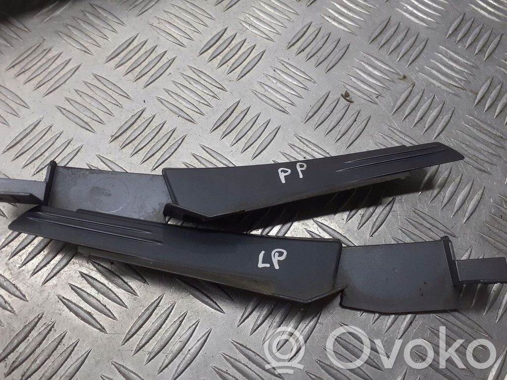 Opel Zafira B Garniture pour voûte de roue avant