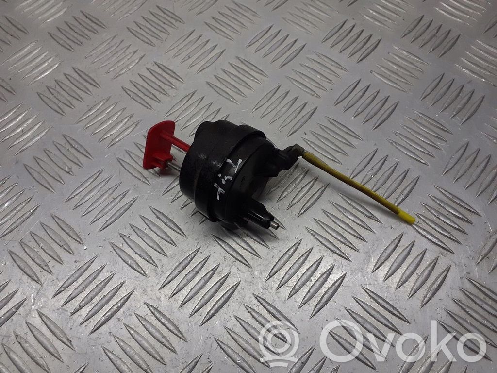 Mercedes-Benz E W210 Serratura del tappo del serbatoio del carburante