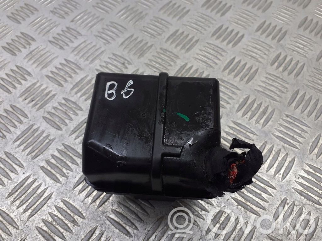 Volkswagen PASSAT B6 Coperchio scatola dei fusibili