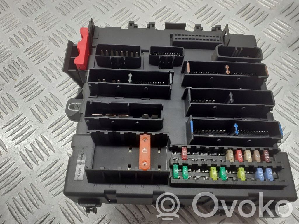Opel Vectra C Tapa de caja de fusibles 