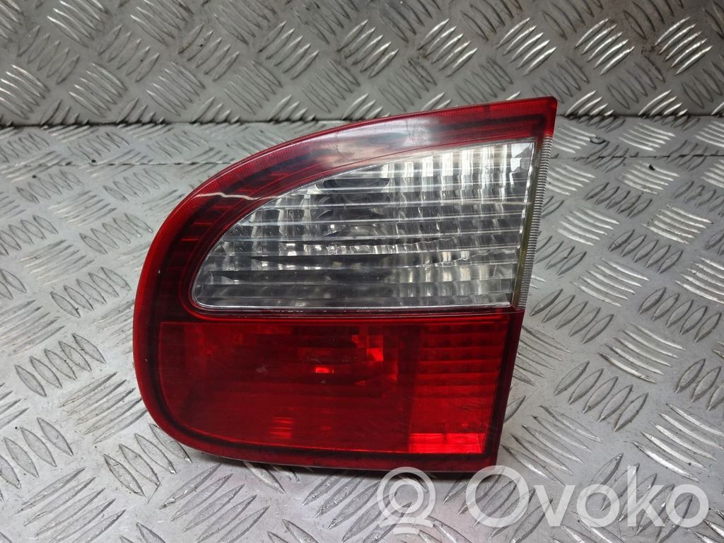 Tailgate rear/tail lights