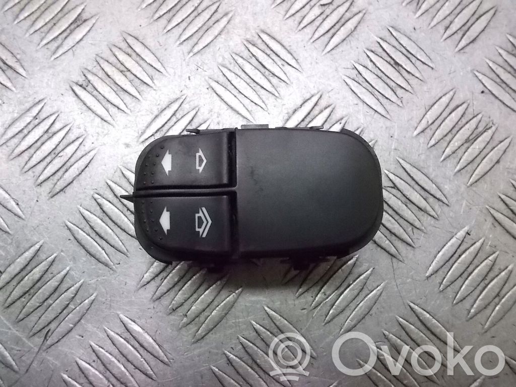 Ford Focus Ramka przycisków otwierania szyby drzwi przednich 