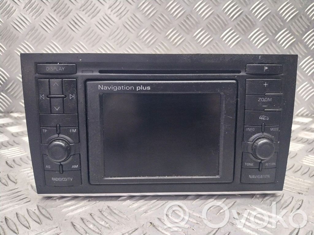Audi A4 S4 B6 8E 8H Panel / Radioodtwarzacz CD/DVD/GPS