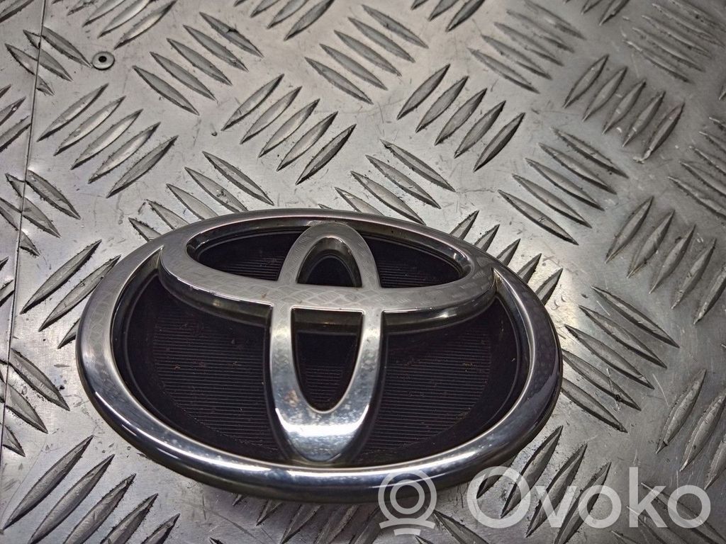 Toyota Corolla E120 E130 Emblemat / Znaczek 