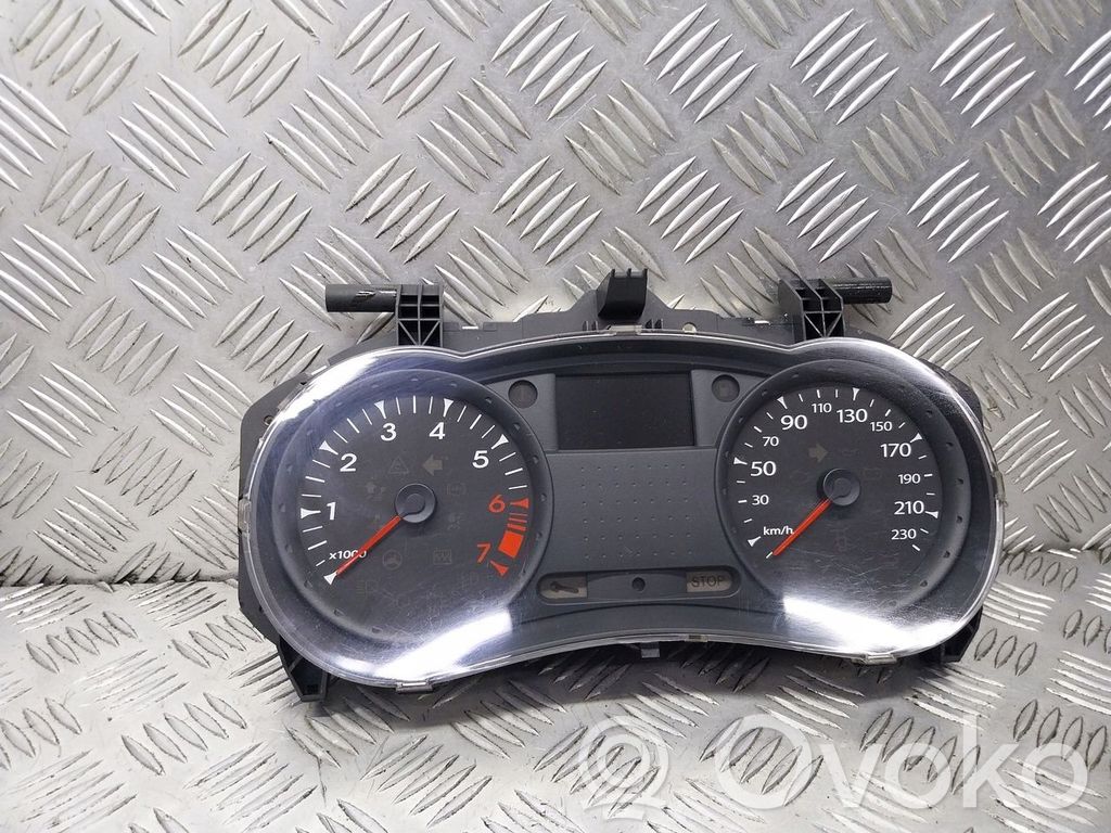 Renault Clio III Tachometer 
