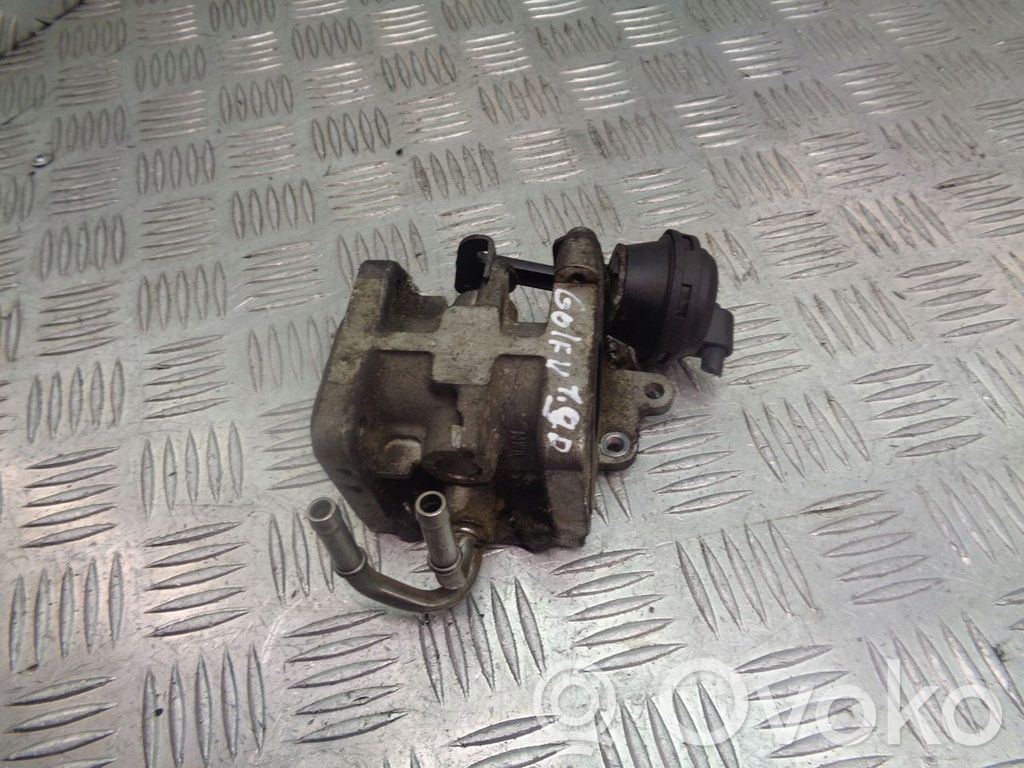 Volkswagen Golf V Soupape vanne EGR