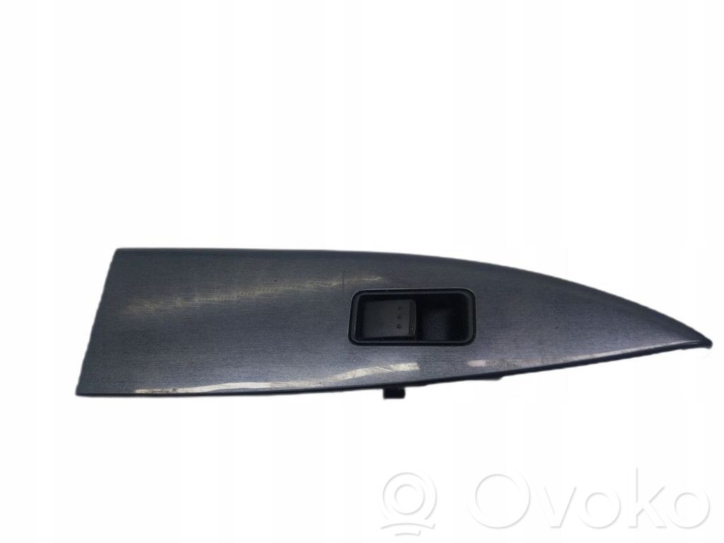 Quarter vent window switch   GP9A66370