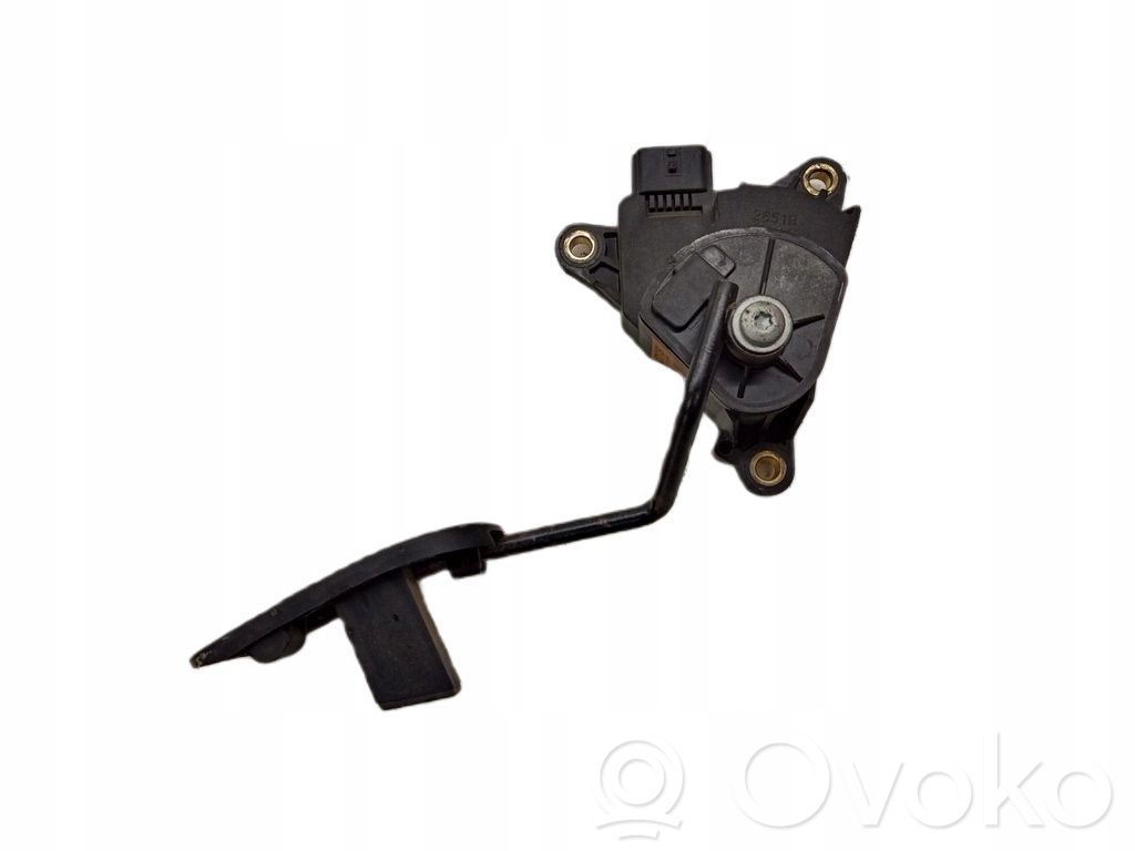 Accelerator throttle pedal