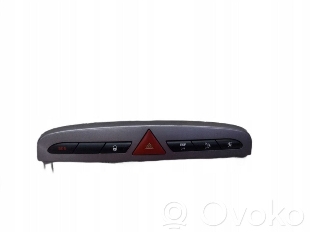 Peugeot 308 Hätävilkkujen kytkin