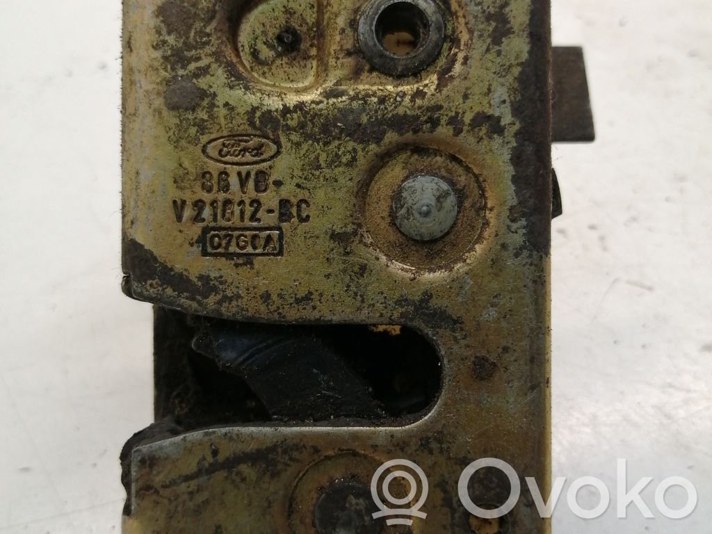 Ford Transit Priekšpusē slēdzene 